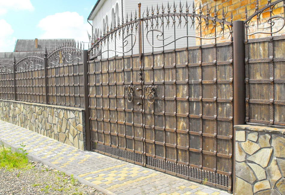 Кованые ворота Бастион