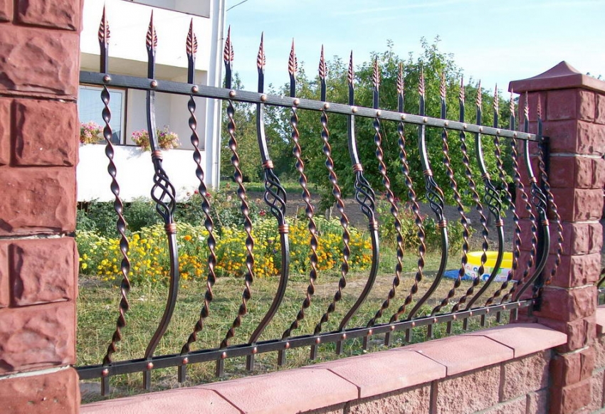 Виготовлення кованих парканів в Жовкві